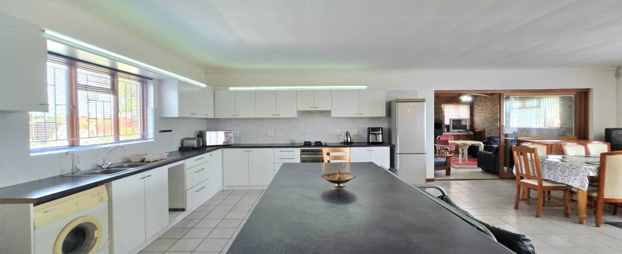 3 Bedroom Property for Sale in Franskraal Western Cape